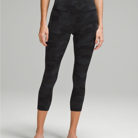 Lululemon Black Cropped Camouflage Leggings NWOT - Picture 1 of 5